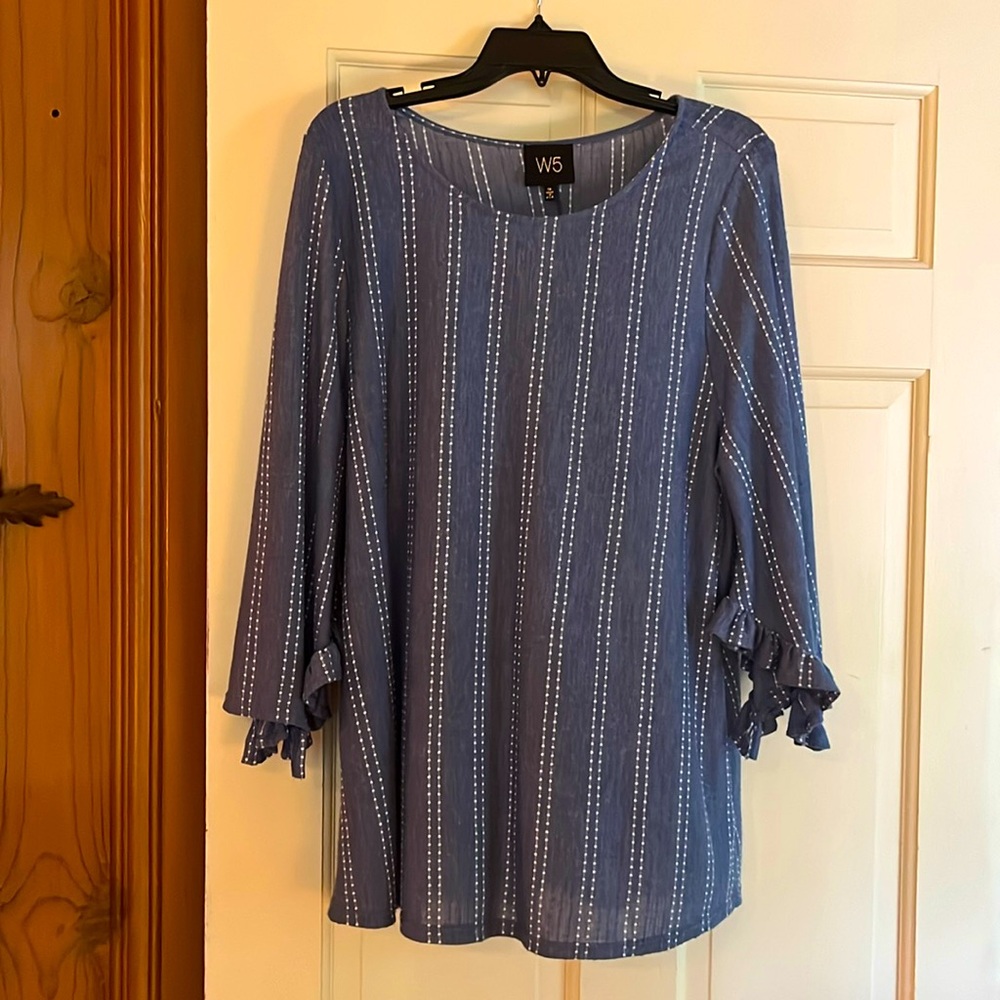 Ladies top 3/4 length sleeves